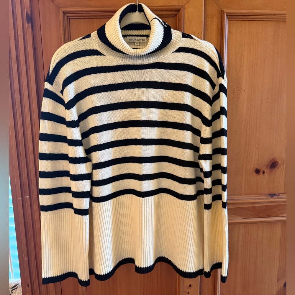 Shopbop Moon River poly blend tunic style sweater, XS, fits like Small